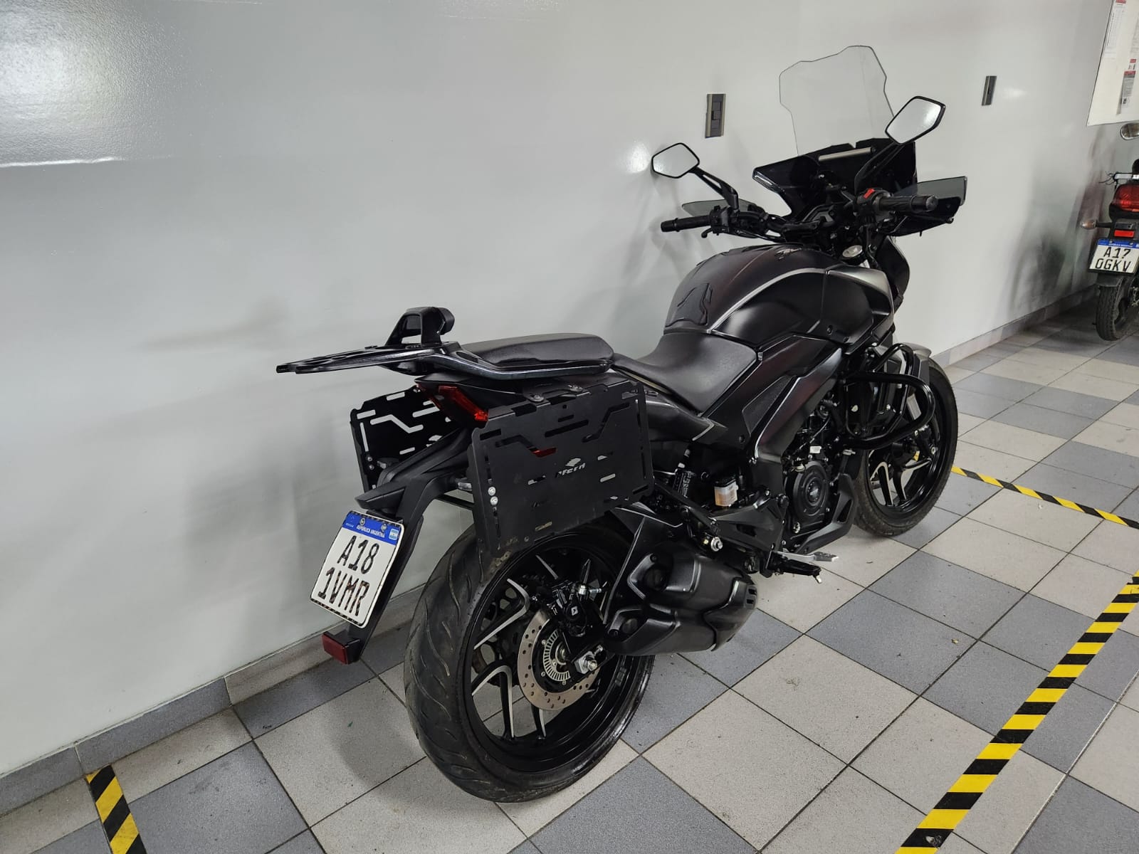 BAJAJ DOMINAR 400 TOURER 2023