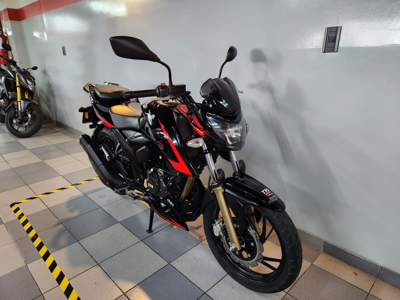 TVS RTR 200 2021