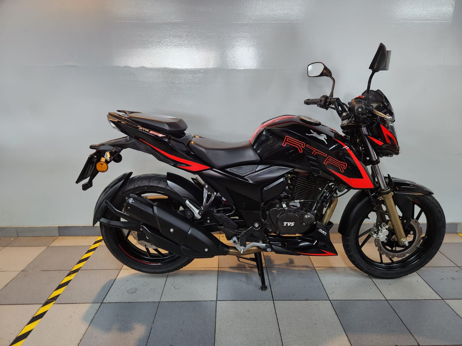 TVS RTR 200 2021